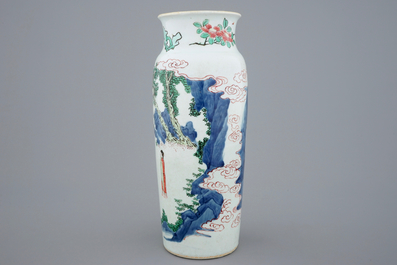 Un grand vase en porcelaine de Chine wucai, &eacute;poque Transition, 1620-1683
