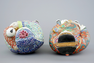 Een set van 2 Chinese famille rose figuren van onsterfelijken, 19e eeuw