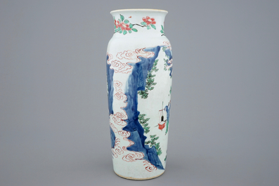 Un grand vase en porcelaine de Chine wucai, &eacute;poque Transition, 1620-1683