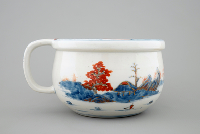 A Chinese Imari style chamber pot, Qianlong, 18th C.