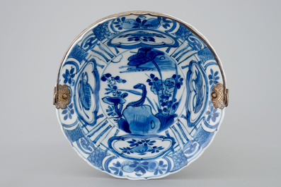 A Chinese blue and white silver-handled Kraak porcelain klapmuts bowl with a salamander, Wanli, 1573-1619