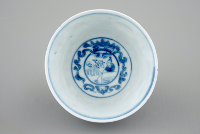 Een Chinese blauw-witte kop en schotel, Kangxi