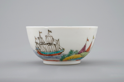 Een Chinese kop en schotel met Amsterdams bont decor van schepen, 18e eeuw