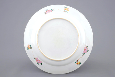 A fine Chinese famille rose butterfly plate, Yongzheng, 1723-1735