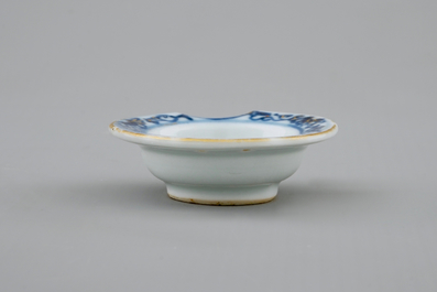 A Chinese miniature Imari style shaving bowl, Qianlong, 18th C.