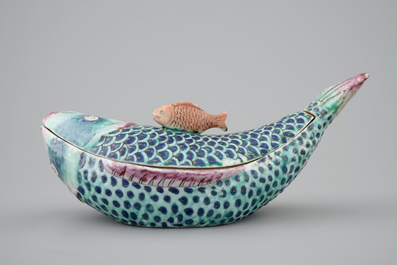 A Chinese famille rose carp-shaped tureen and cover, Qianlong, 18th C.