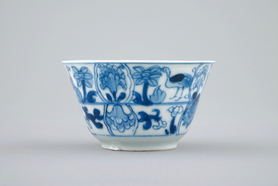 Een Chinese blauw-witte kop en schotel, Kangxi