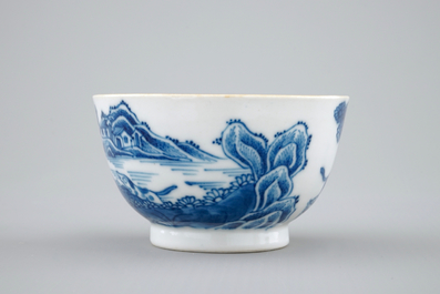A Chinese blue and white cup and saucer with dogs, Qianlong, 18th C.
