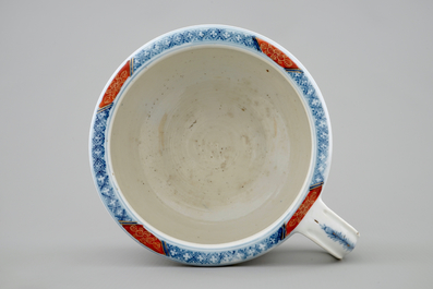 A Chinese Imari style chamber pot, Qianlong, 18th C.