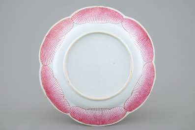 A fine Chinese famille rose lotus-shaped plate, Yongzheng, 1723-1735