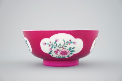 A Chinese ruby ground bowl with floral reserves in Yongzheng style, 18/19th C.