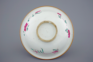 Un grand bol en porcelaine de Chine &agrave; d&eacute;cor de cerfs dans un paysage, Yongzheng, 1723-1735