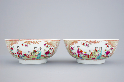 Une paire de bols en porcelaine de Chine famille rose, Qianlong, 18&egrave;me