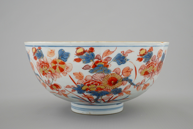 A Chinese Imari-style bowl with floral design, Kangxi