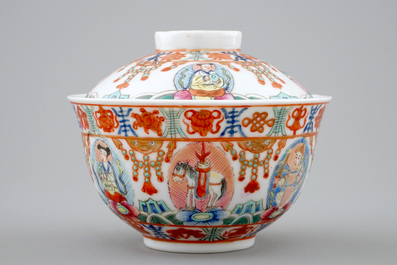 Un bol &agrave; chauffer et son couvercle en porcelaine de Chine Bencharong pour le march&eacute; thai, 19/20&egrave;me