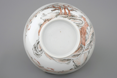A Chinese grisaille and gilt landscape bowl, Yongzheng, 1723-1735