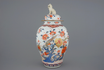 A large Chinese Imari style vase and cover, 17/18th C.