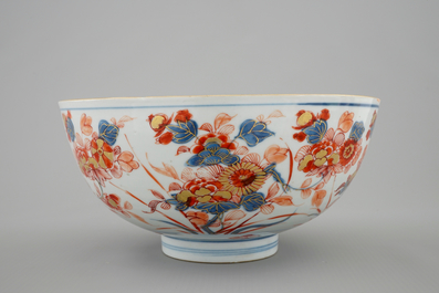 A Chinese Imari-style bowl with floral design, Kangxi