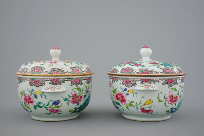 Twee paar Chinese famille rose dekselterrines, Qianlong, 18e eeuw