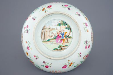A large Chinese famille rose monogrammed bowl with decorated base, Qianlong, 18th C.