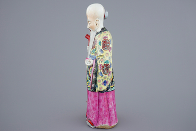 Een Chinese famille rose figuur van Shou Lao, 19e eeuw