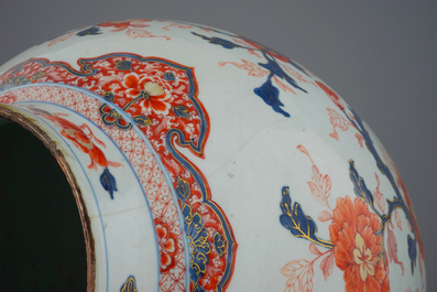 A large Chinese Imari style vase and cover, 17/18th C.