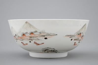 A Chinese grisaille and gilt landscape bowl, Yongzheng, 1723-1735