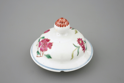 A pair of Chinese famille rose rooster vases and covers, 18/19th C.