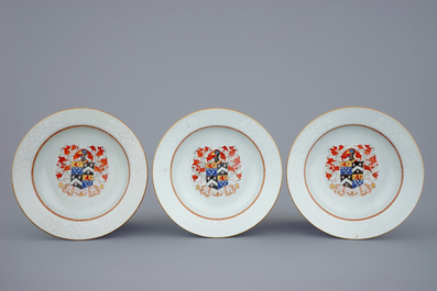 Een set van zes Chine de commande wapenborden met bianco sopra bianco rand, Qianlong, 18e eeuw