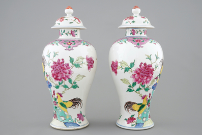 A pair of Chinese famille rose rooster vases and covers, 18/19th C.