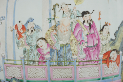 A very tall and fine Chinese famille rose vase, 18/19th C.