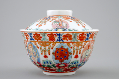 Un bol &agrave; chauffer et son couvercle en porcelaine de Chine Bencharong pour le march&eacute; thai, 19/20&egrave;me