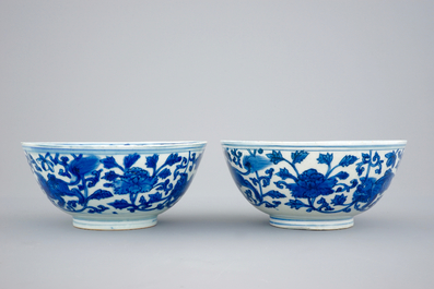 A pair of Chinese blue and white bowls with lions among peony scrolls, late Ming Dynasty