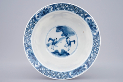 A Chinese blue and white klapmuts bowl and a pair of small plates, Kangxi