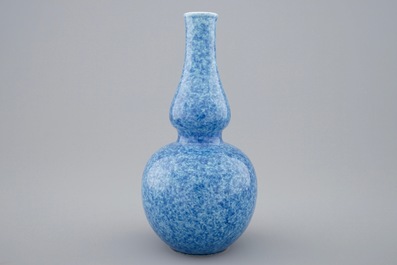 A Chinese monochrome powder blue double gourd vase, 18/19th C.