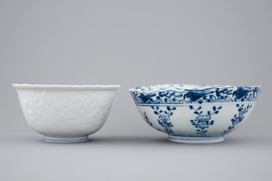 Twee Chinese kommen in kraakporselein, Ming, Wanli