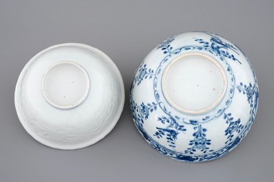 Twee Chinese kommen in kraakporselein, Ming, Wanli