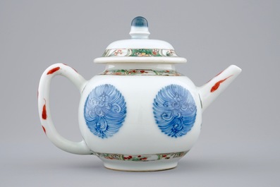 A Chinese famille verte teapot and cover, Kangxi