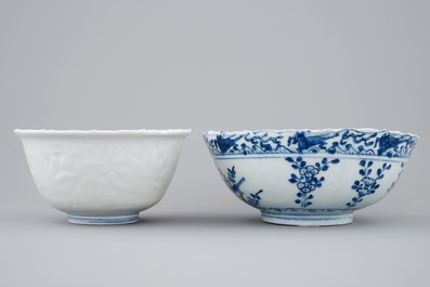 Twee Chinese kommen in kraakporselein, Ming, Wanli