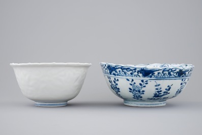 Twee Chinese kommen in kraakporselein, Ming, Wanli