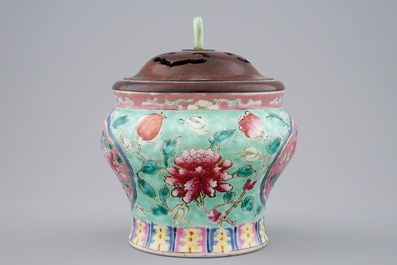 A Chinese turquoise ground "Straits" jar and jade-finial cover for the Indonesian market, 19th C.