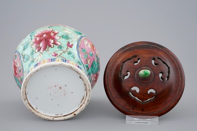 A Chinese turquoise ground "Straits" jar and jade-finial cover for the Indonesian market, 19th C.