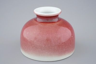 A Chinese peachbloom beehive water pot, 19/20th C.