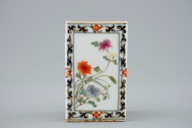 A Chinese famille rose rectangular brush washer, 19/20th C.