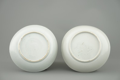 Een paar Chinese koppen en schotels met kersenplukkers, Qianlong, 18e eeuw