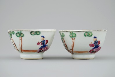 Een paar Chinese koppen en schotels met kersenplukkers, Qianlong, 18e eeuw