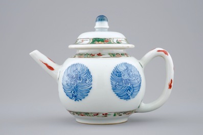 A Chinese famille verte teapot and cover, Kangxi