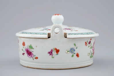 Een Chinees famille rose botervlootje, Qianlong, 18e eeuw
