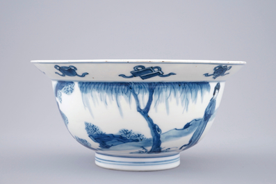 A Chinese blue and white klapmuts bowl and a pair of small plates, Kangxi