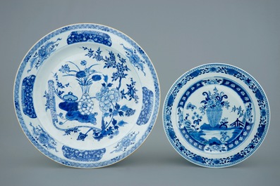 A lot of 6 various Chinese blue and white plates and dishes, 18/19th C.